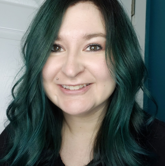Poshmark profile picture for @fallout